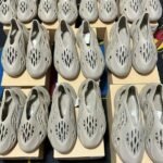 Yeezy Foam Shoes Pallets - Image 5